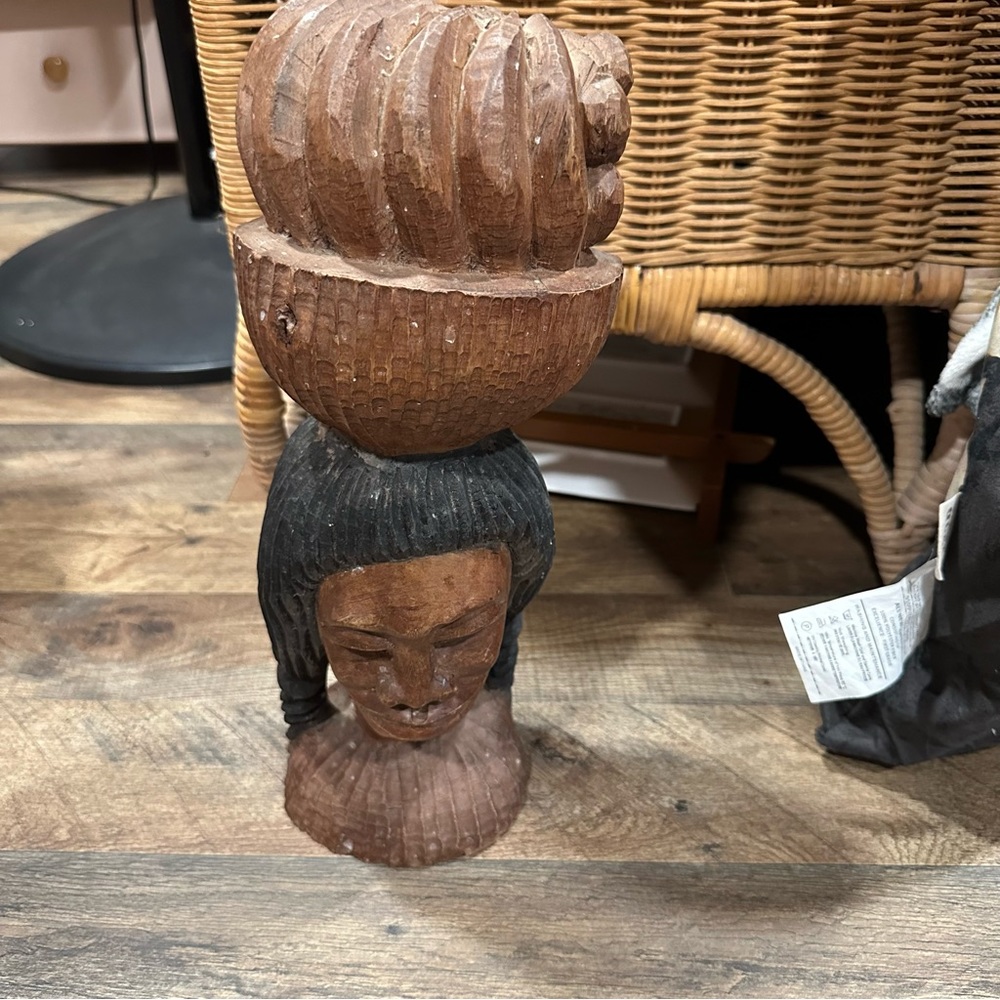 VTG | WOOD CARVING